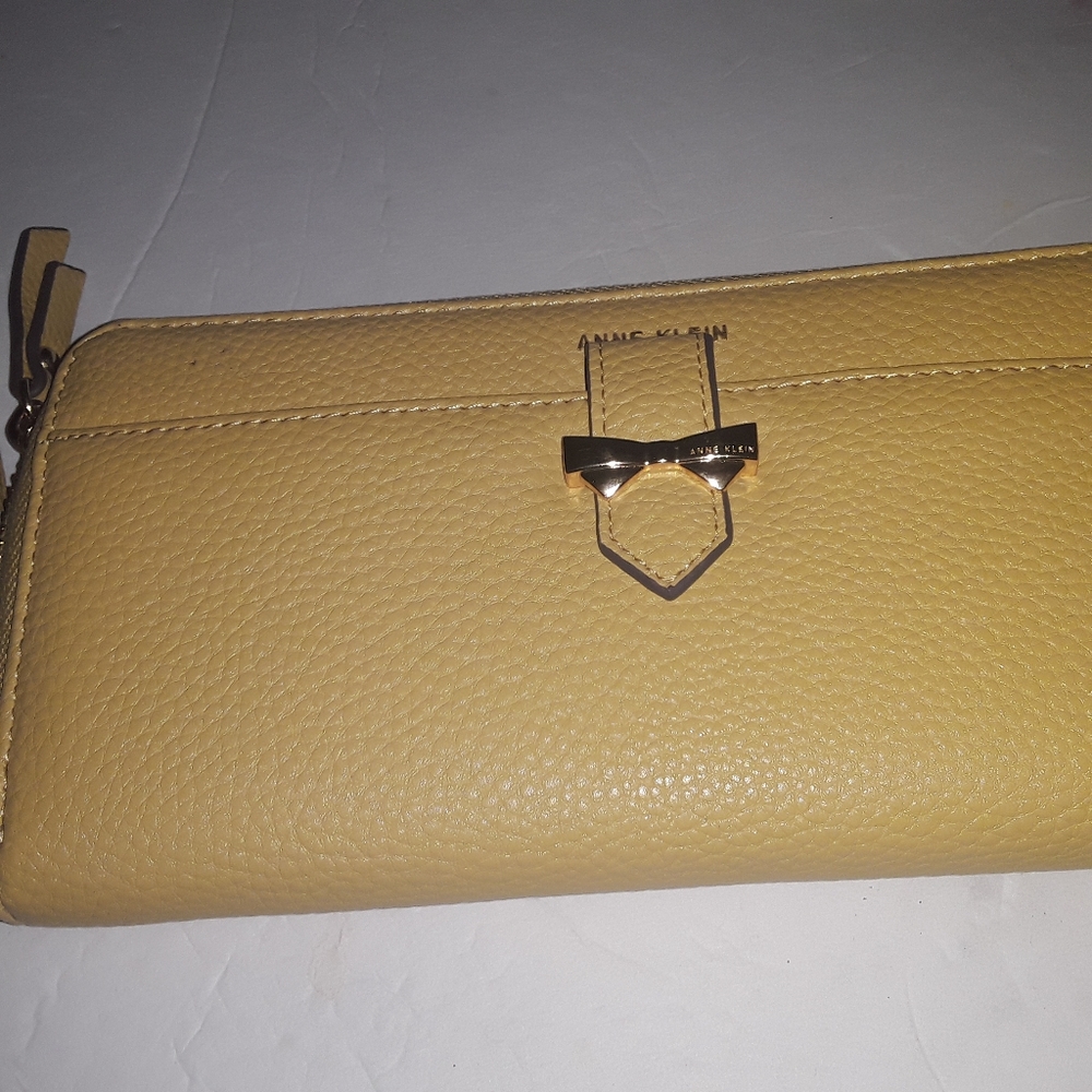 Nine West Yellow Wristlet zipper new roomy